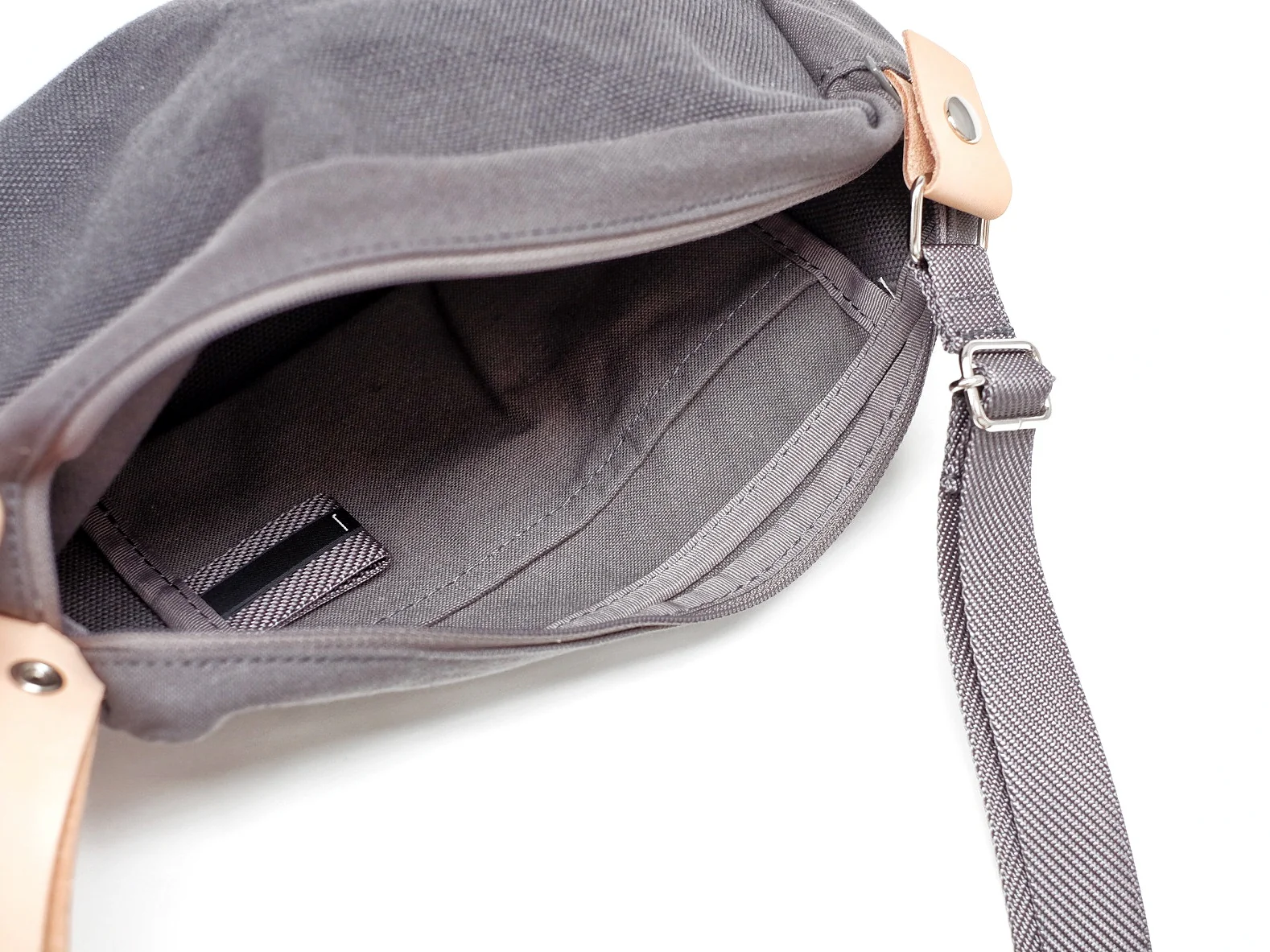 JOBU Shoulder Pouch - Image 7